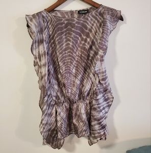 Bebe 100% silk tie die pattern flowy lightweight blouse size XS flutter sleeve